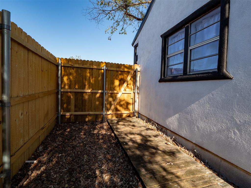 420 W Johnson Street Property Photo 18