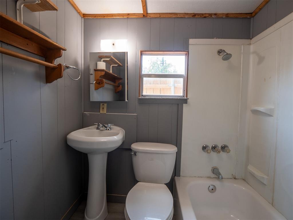 420 W Johnson Street Property Photo 26