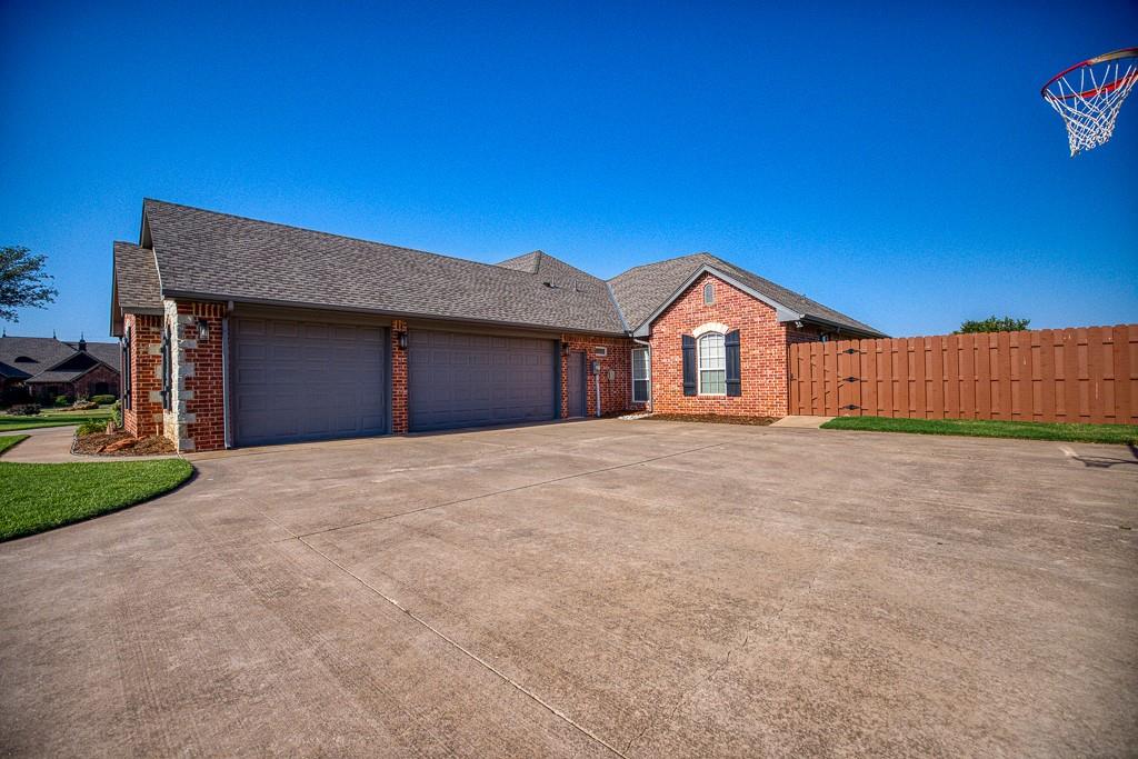 606 Frank Drive Property Photo 4