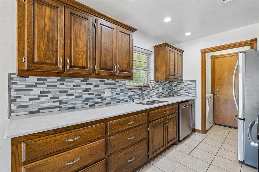 923 Nw Harrison Avenue Property Photo 17