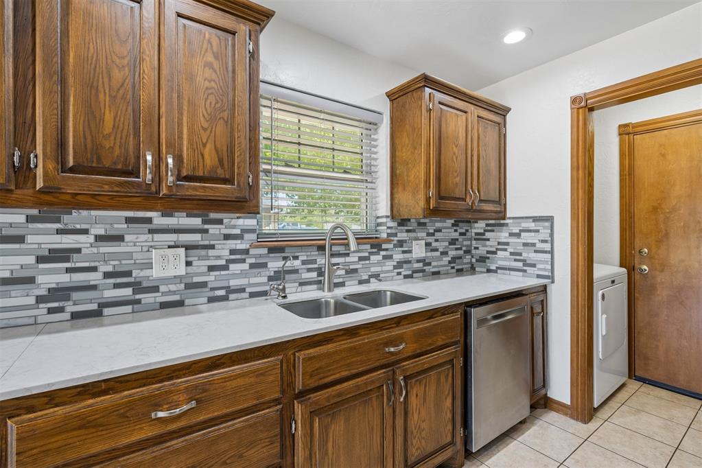 923 Nw Harrison Avenue Property Photo 18
