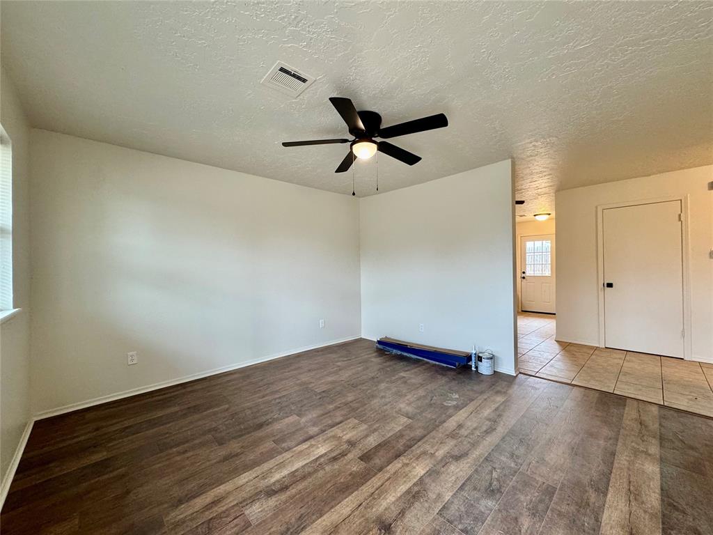 419 E 3rd Street Property Photo 1