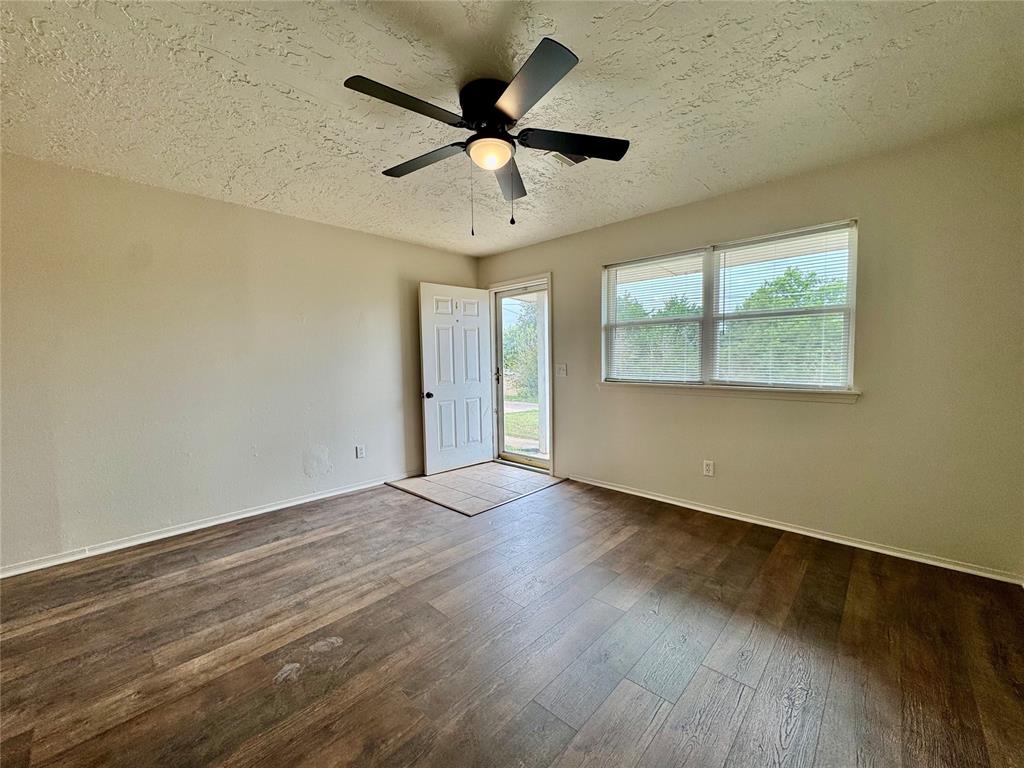 419 E 3rd Street Property Photo 2