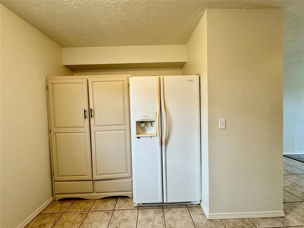 419 E 3rd Street Property Photo 5