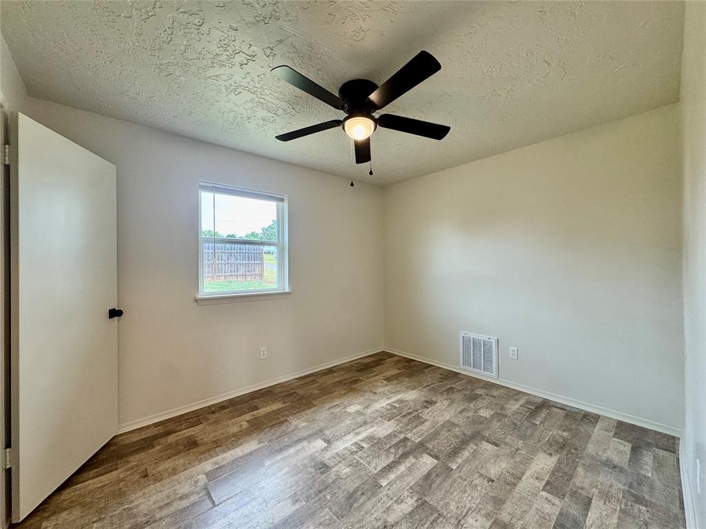 419 E 3rd Street Property Photo 6