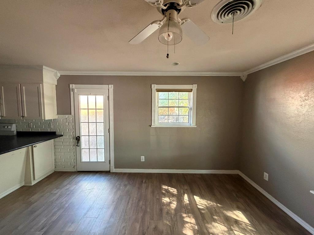 2106 N Beaver Street Property Photo 6
