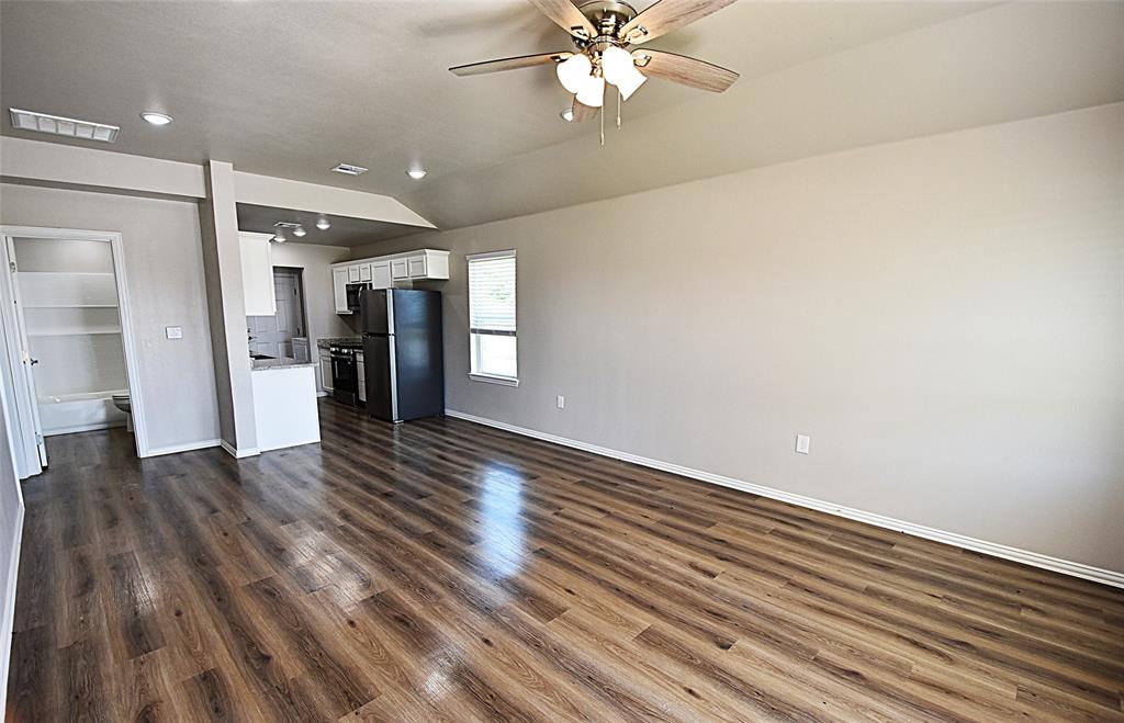 732 Elm Street Property Photo 4