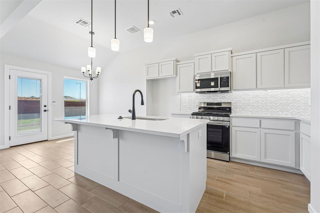 1812 Pin Cherry Lane Property Photo 8