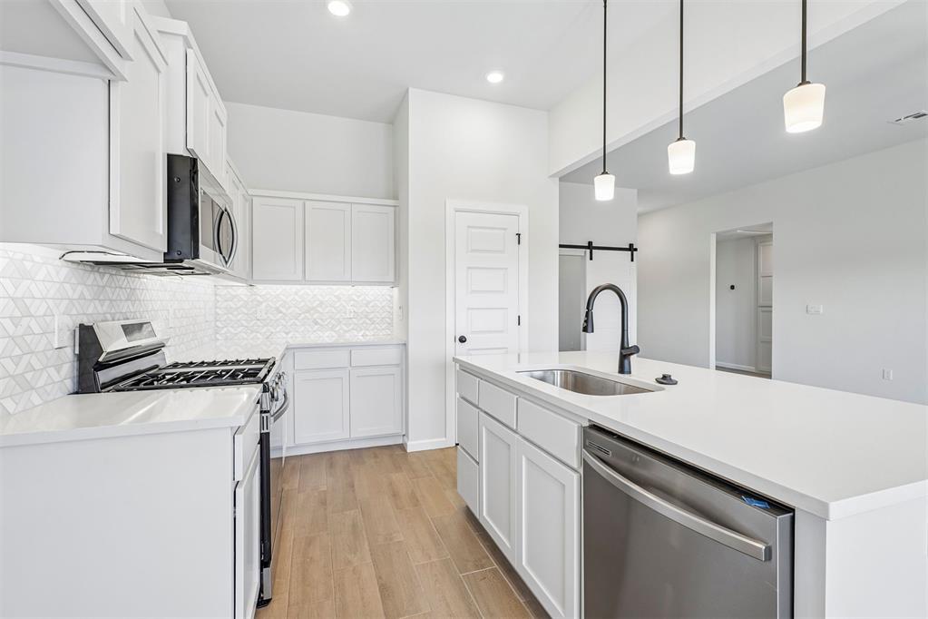 1812 Pin Cherry Lane Property Photo 10