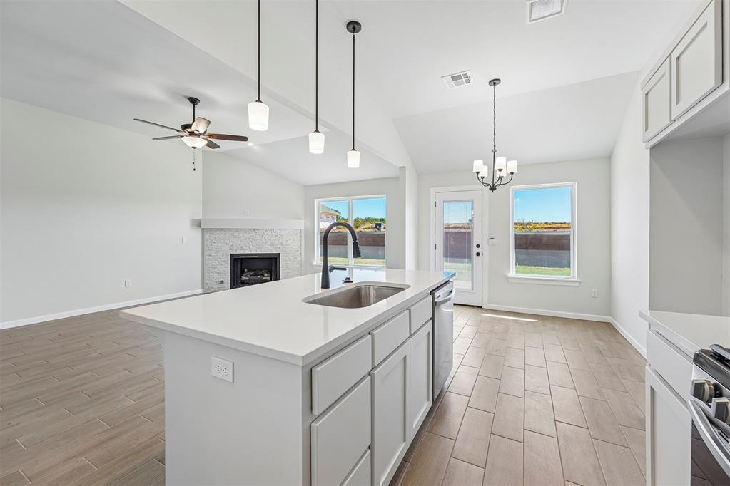 1812 Pin Cherry Lane Property Photo 11