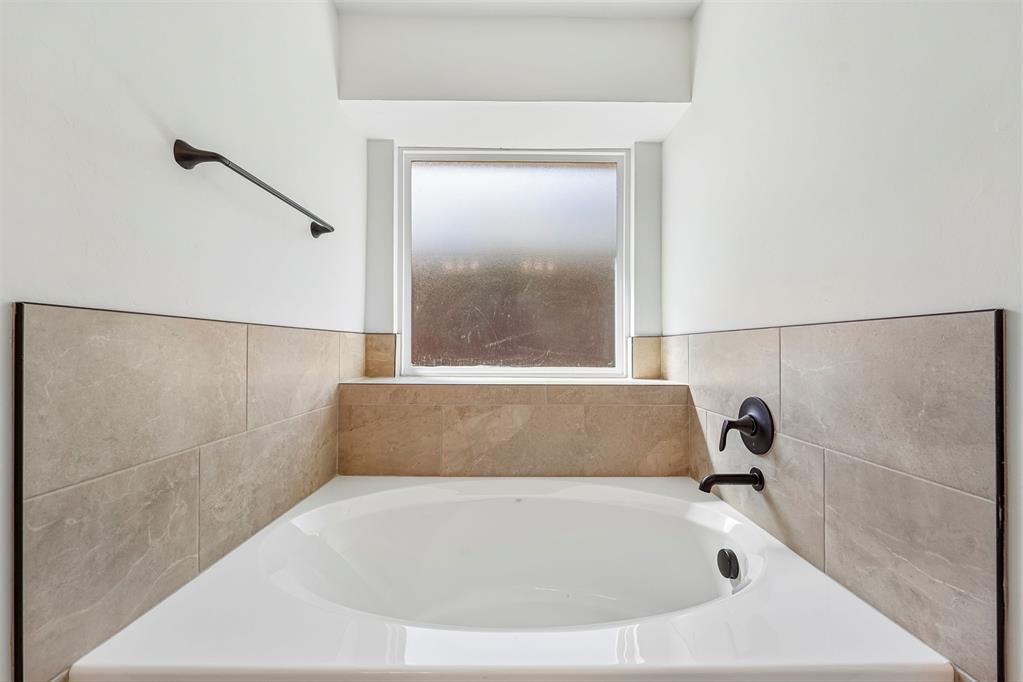 1812 Pin Cherry Lane Property Photo 18