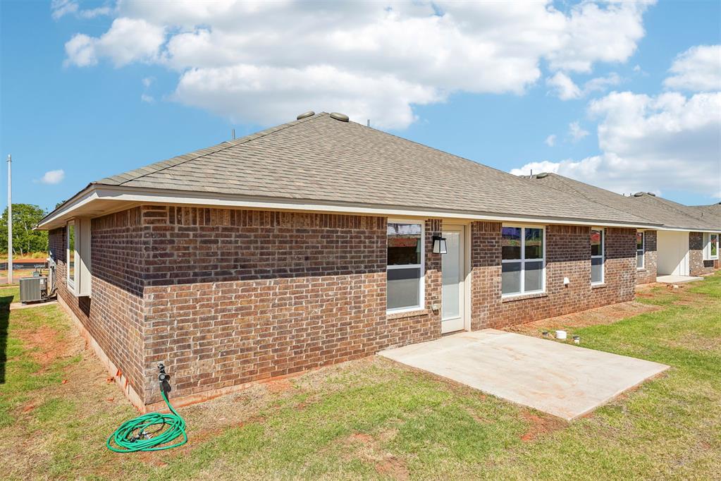 1812 Pin Cherry Lane Property Photo 28