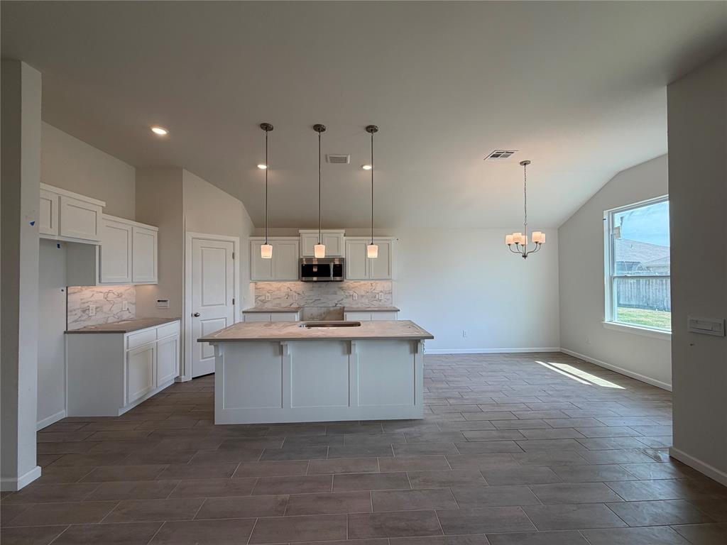 1116 Redwood Creek Drive Property Photo 3