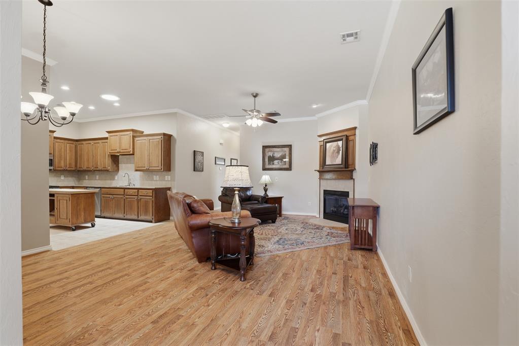 301 E Ostin Terrace Property Photo 6