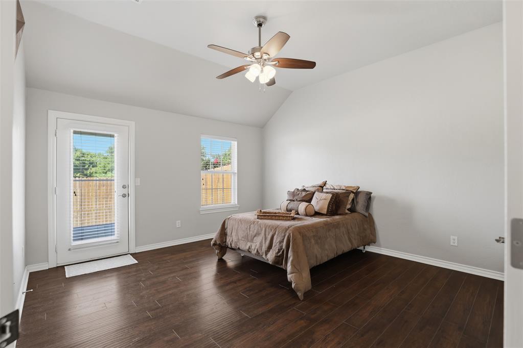 301 E Ostin Terrace Property Photo 18