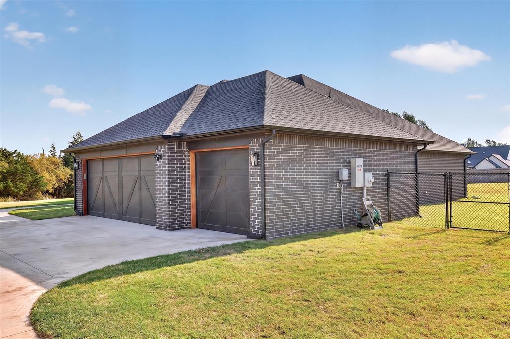 19180 N County Line Road Property Photo 3
