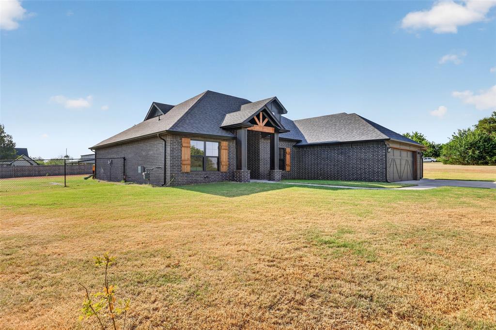 19180 N County Line Road Property Photo 4