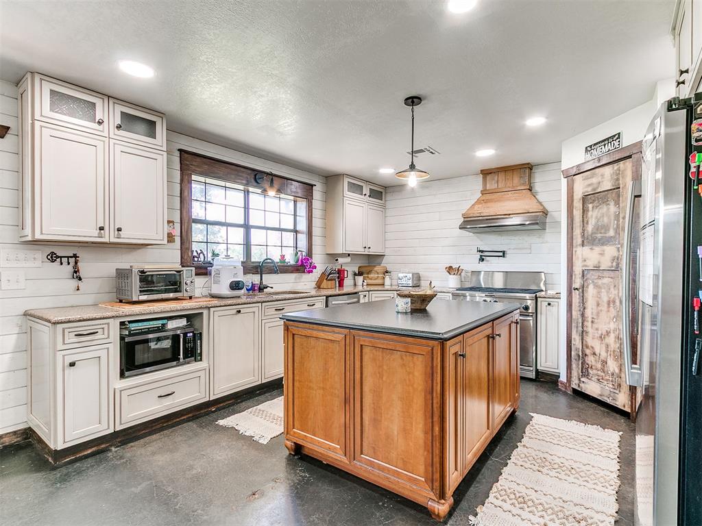 17700 Box Road Property Photo 16