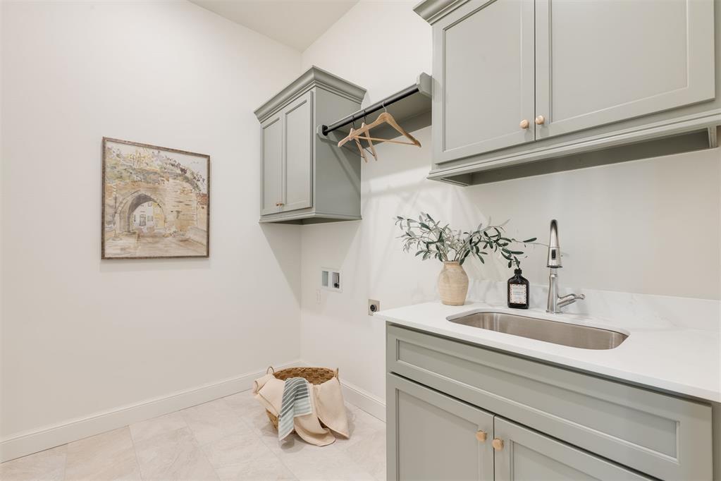 1708 Paseo Place Property Photo 33