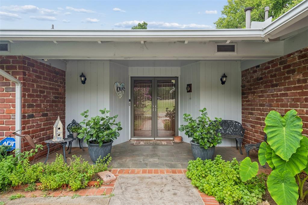 9409 Silver Lake Drive Property Photo 1
