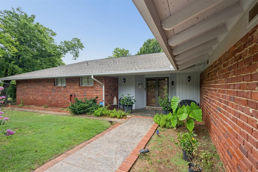 9409 Silver Lake Drive Property Photo 2