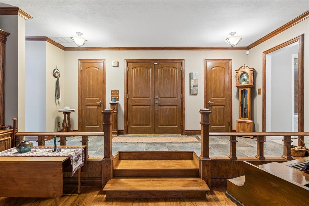 9409 Silver Lake Drive Property Photo 3
