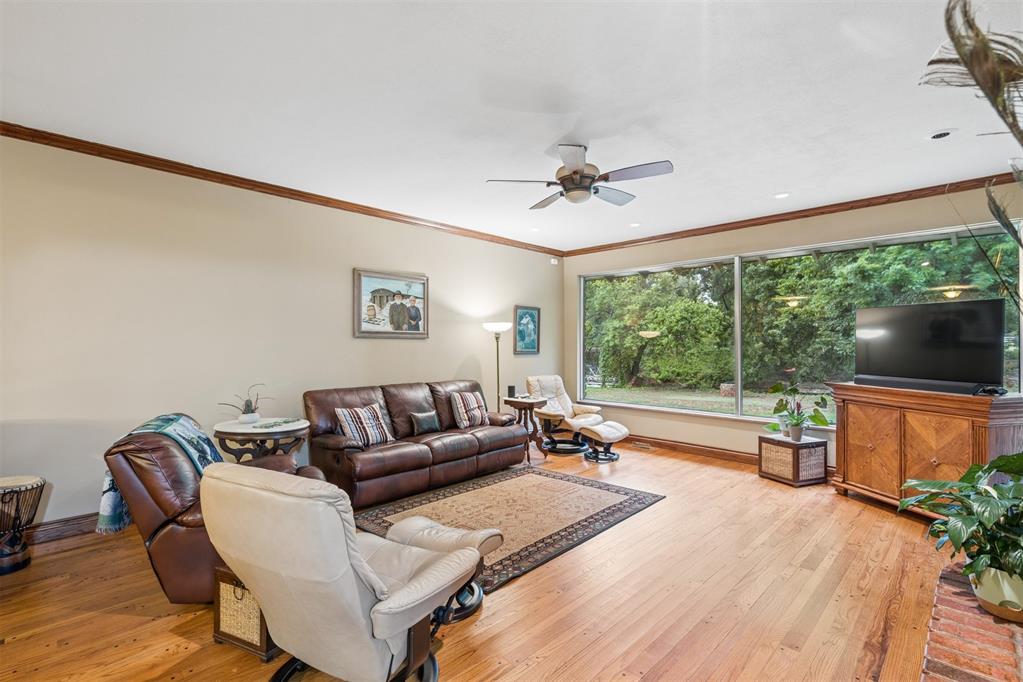 9409 Silver Lake Drive Property Photo 4
