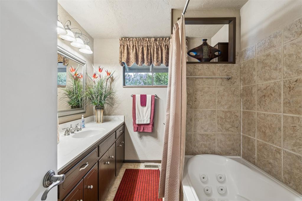 9409 Silver Lake Drive Property Photo 19