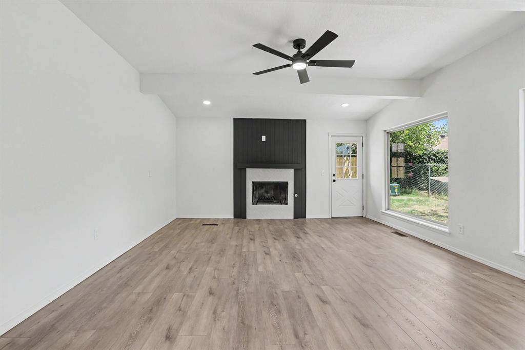 10333 Glascow Drive Property Photo 6