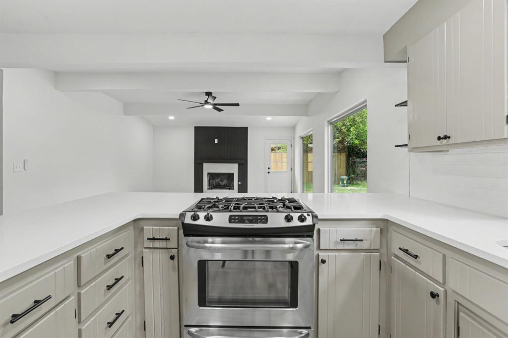10333 Glascow Drive Property Photo 12