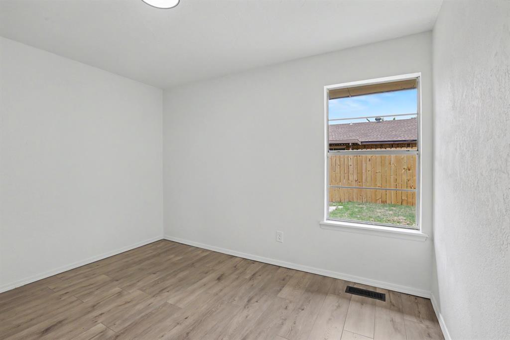 10333 Glascow Drive Property Photo 28