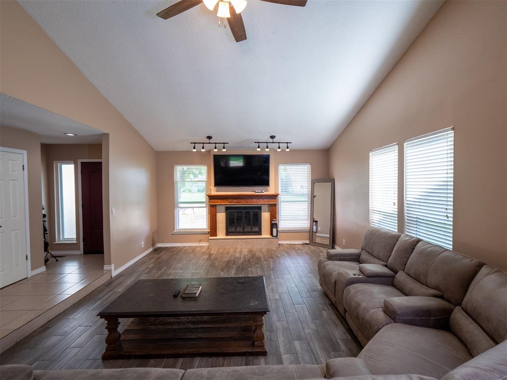 2109 Bois De Arc Circle Property Photo 2
