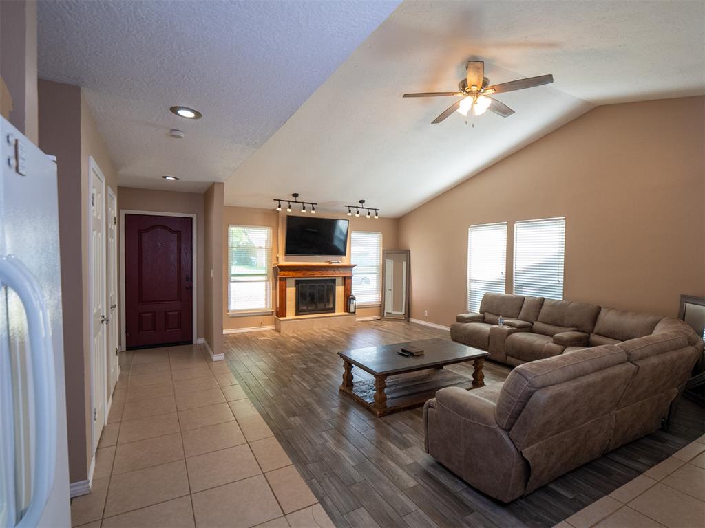 2109 Bois De Arc Circle Property Photo 3
