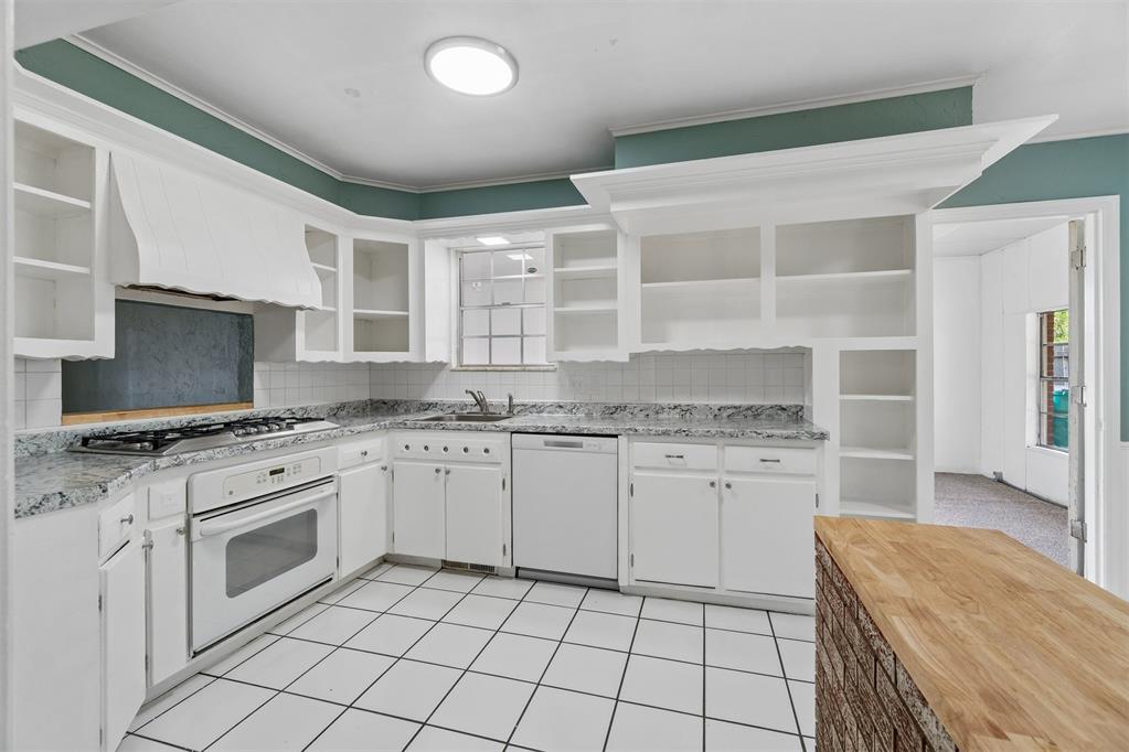 3705 N Cromwell Avenue Property Photo 12