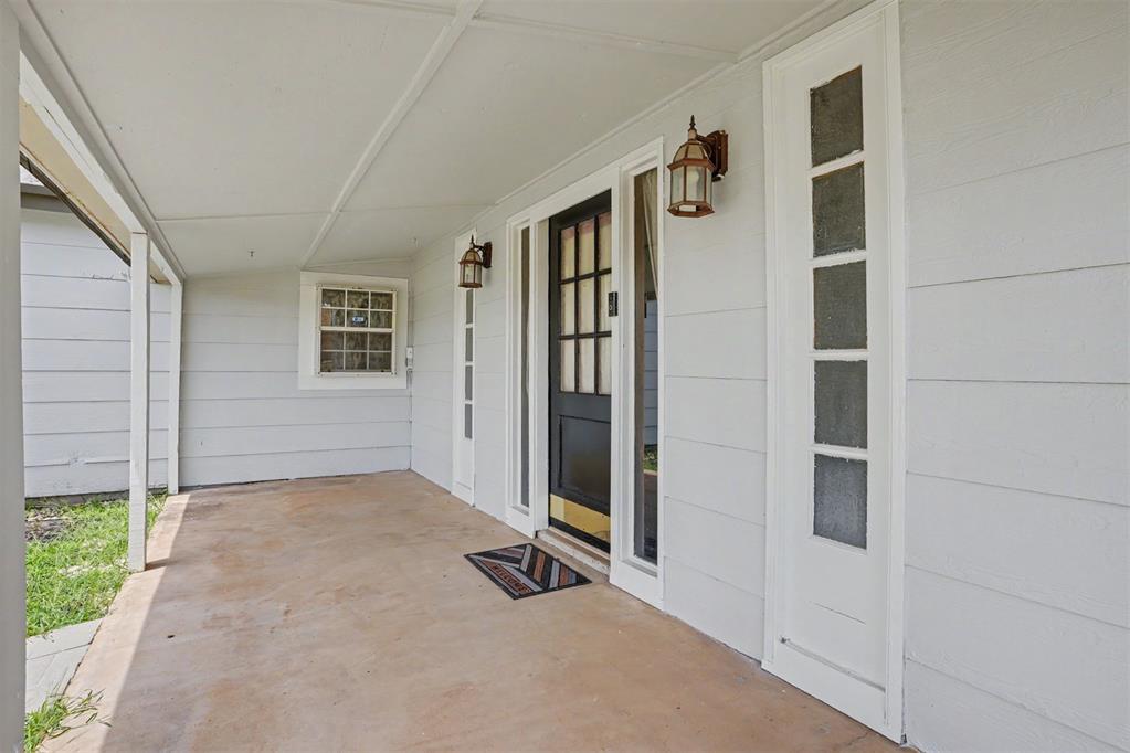 110 W Davis Street Property Photo 1
