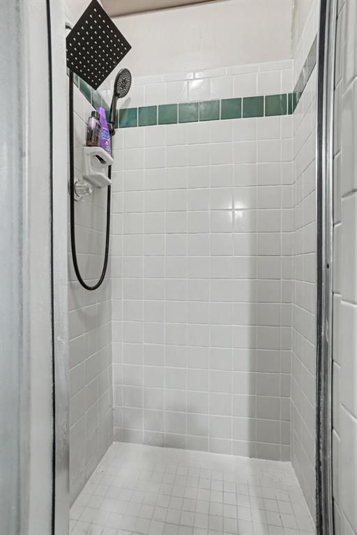 110 W Davis Street Property Photo 23