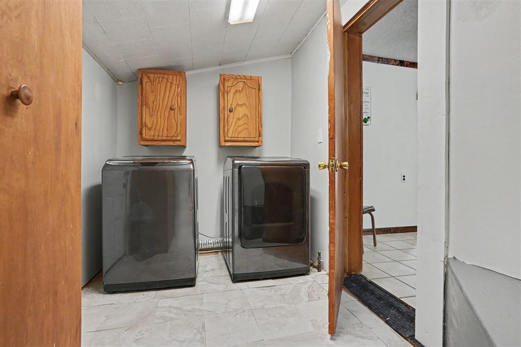 110 W Davis Street Property Photo 29