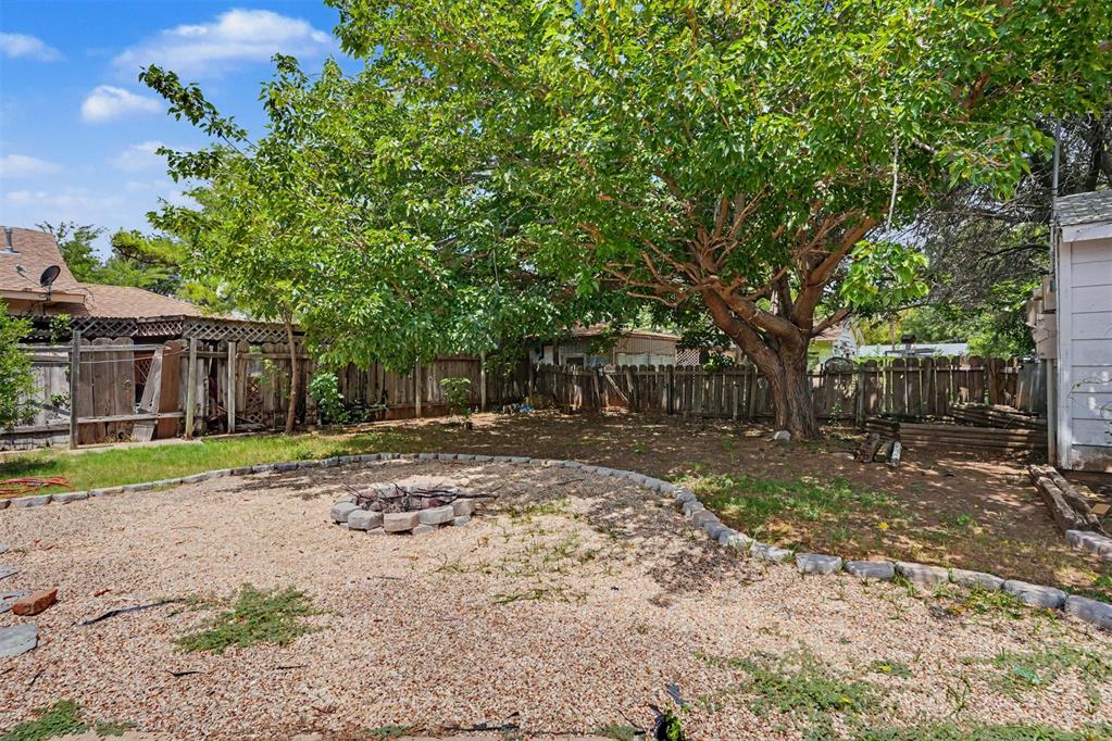 110 W Davis Street Property Photo 35
