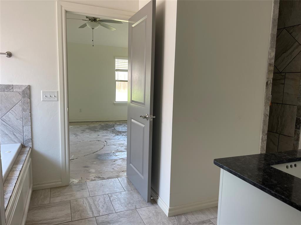 1637 Ne 35th Street Property Photo 4