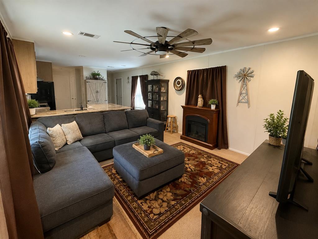 3112 E Oakleaf Drive Property Photo 2