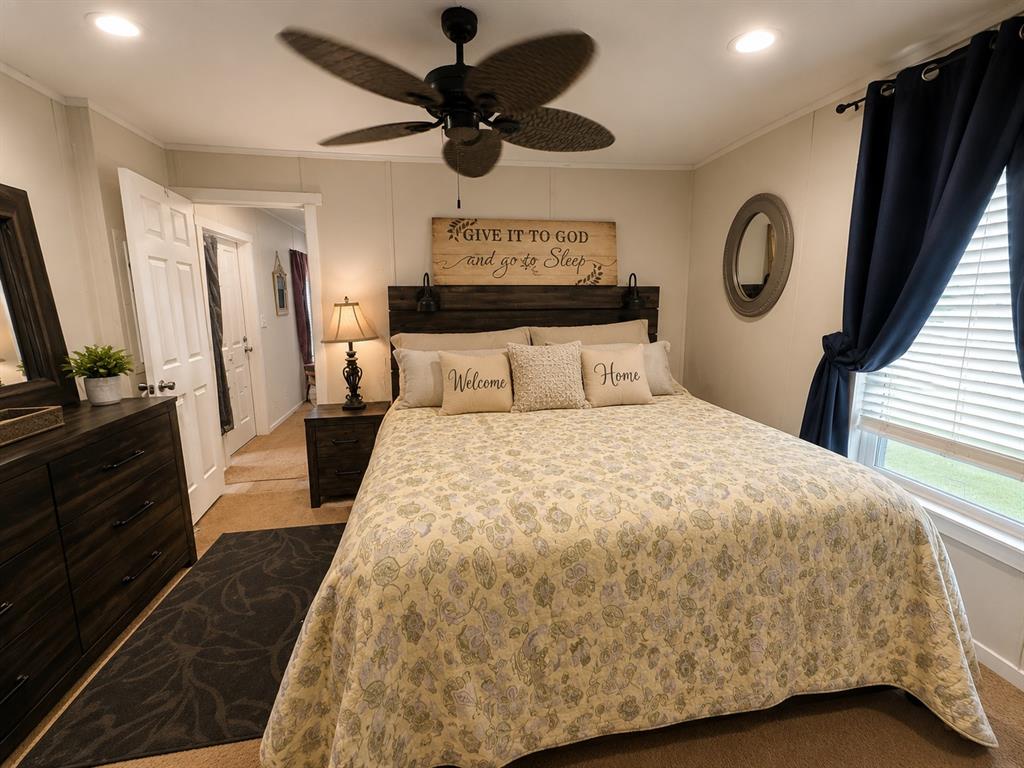 3112 E Oakleaf Drive Property Photo 5