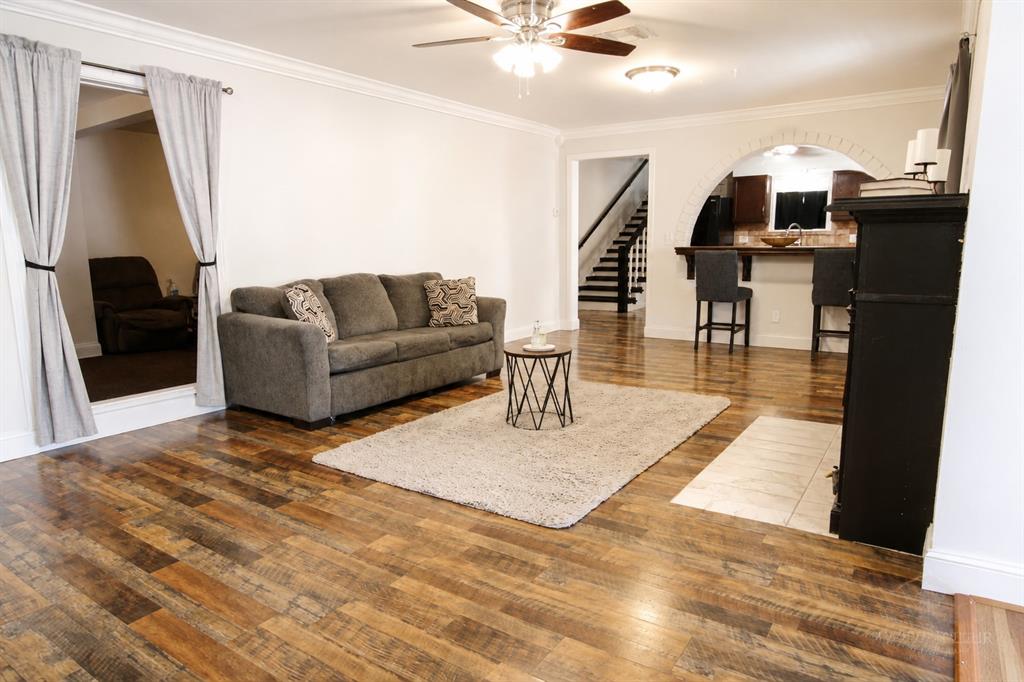 502 W Broadway Street Property Photo 8