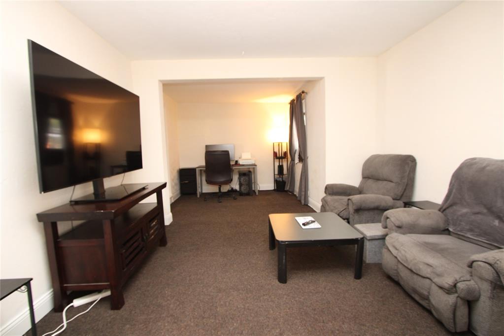 502 W Broadway Street Property Photo 24