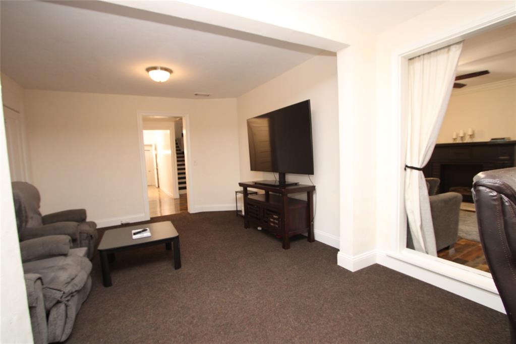 502 W Broadway Street Property Photo 26