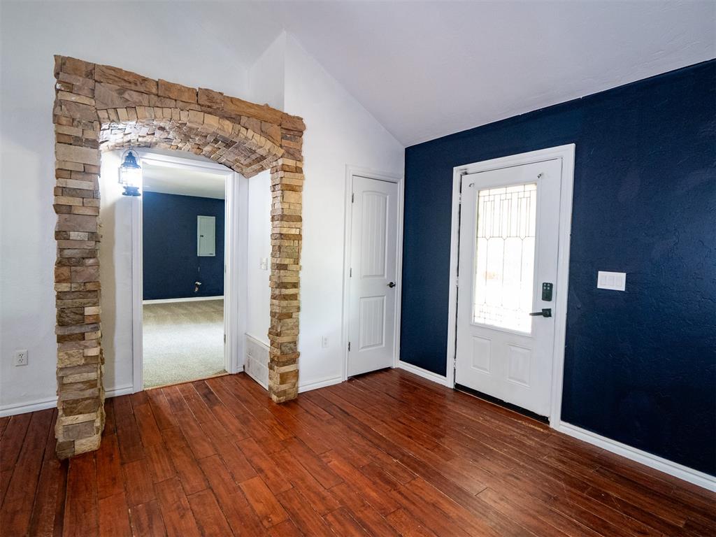 38 S Parkwood Drive Property Photo 6
