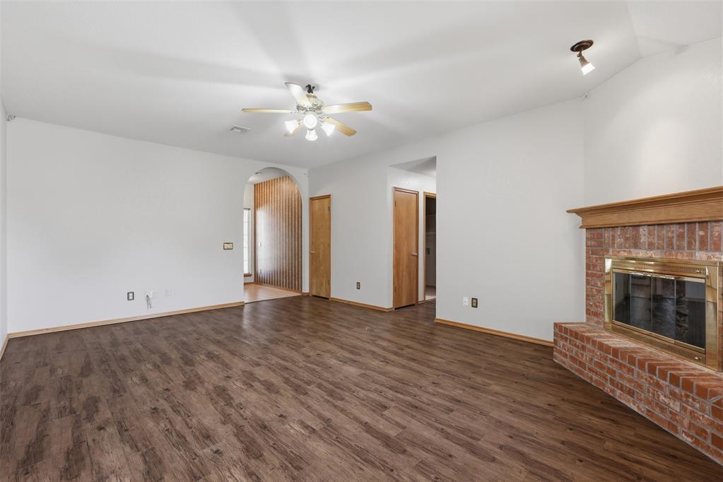10116 Glascow Drive Property Photo 5
