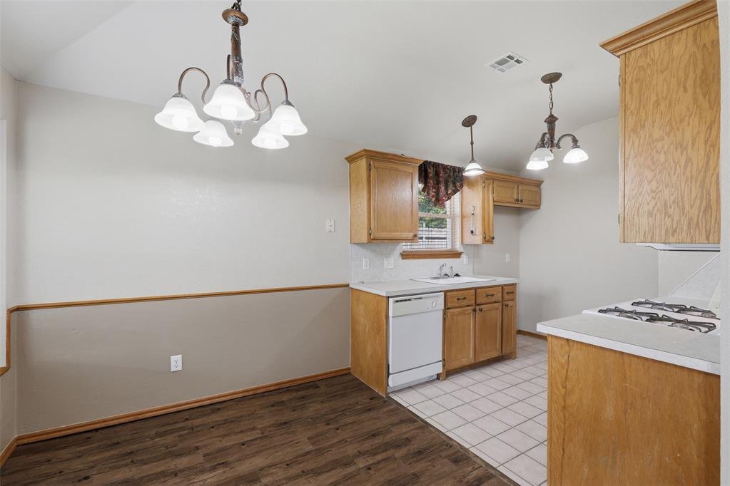 10116 Glascow Drive Property Photo 9