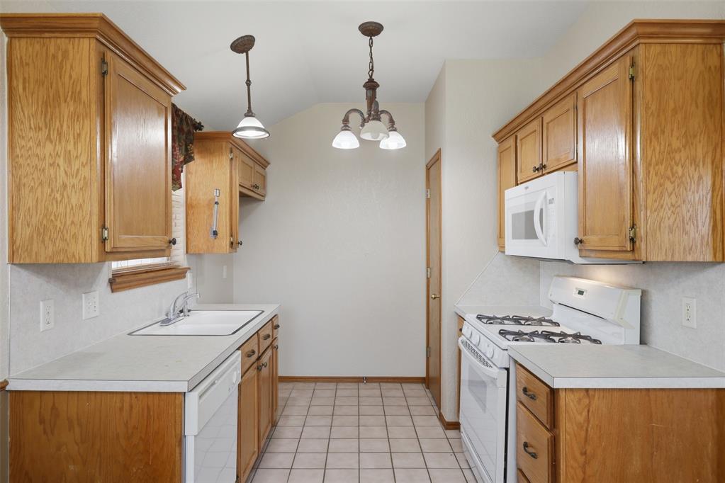 10116 Glascow Drive Property Photo 10