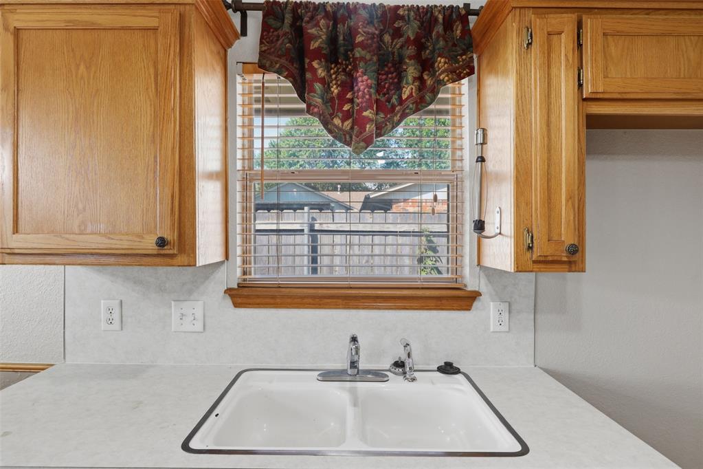 10116 Glascow Drive Property Photo 12