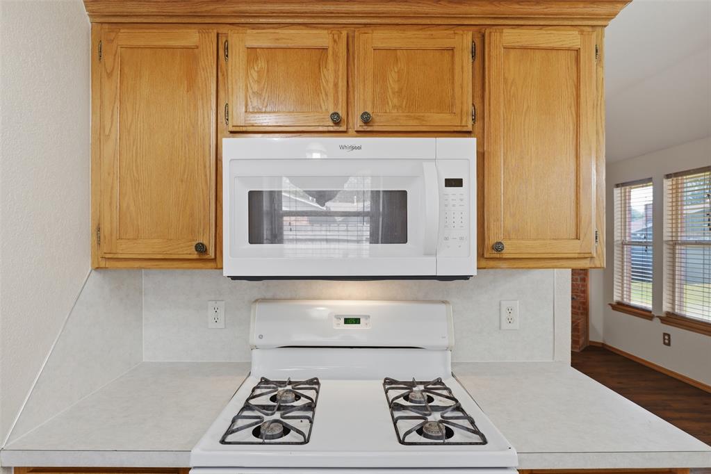 10116 Glascow Drive Property Photo 13